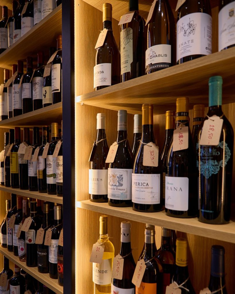 Vinoteca en Colmado Buenamor